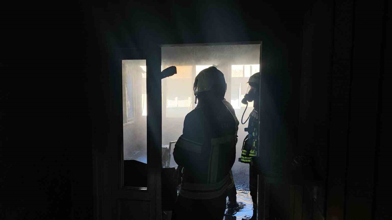 Kayseri’de apartman yangını ekiplerce söndürüldü
