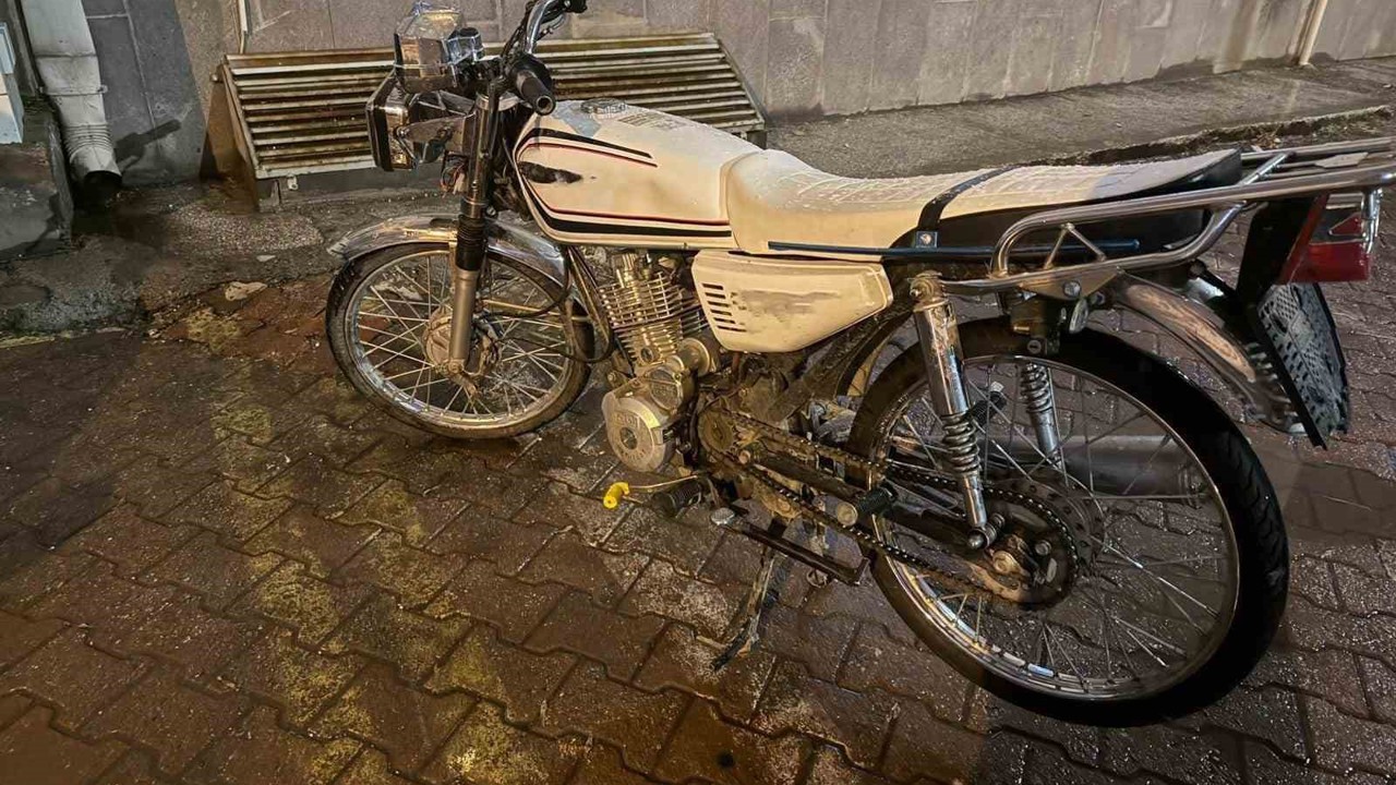 Gemerek’te çalıntı motosiklet operasyonu: 2 şüpheli tutuklandı
