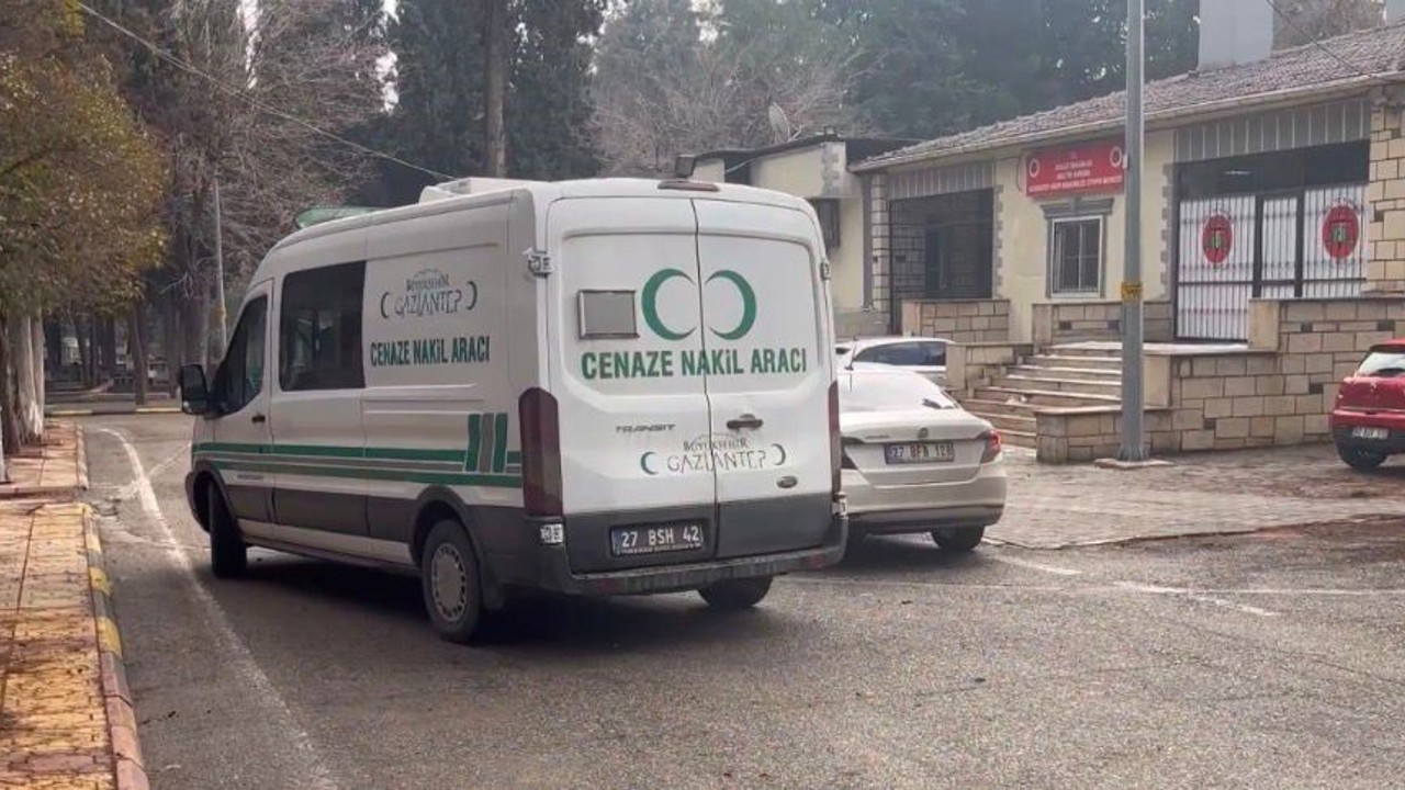 Halı fabrikasında makineye sıkışan işçi hayatını kaybetti

