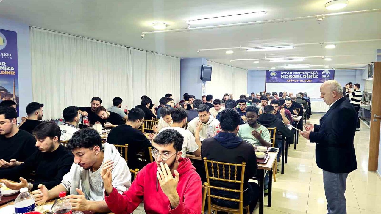 Üniversite öğrencileri iftar sofrasında buluşuyor

