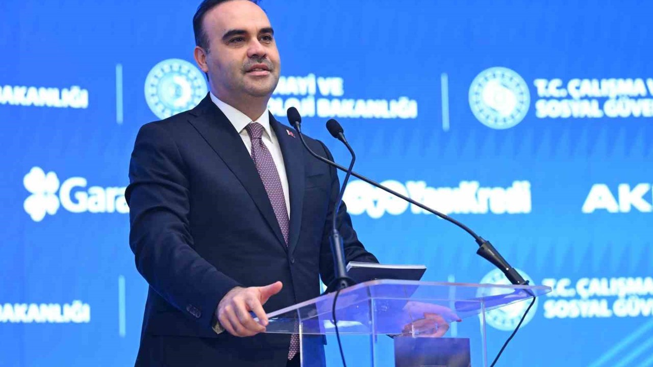 Bakan Kacır: "Sanayi katma değerimiz yüzde 2,9 ile son dört yılın en hızlı artışını kaydetti"
