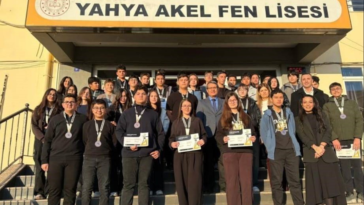 Yahya Akel Fen Lisesi öğrencileri Matematik Olimpiyatlarında dünya birincisi oldu
