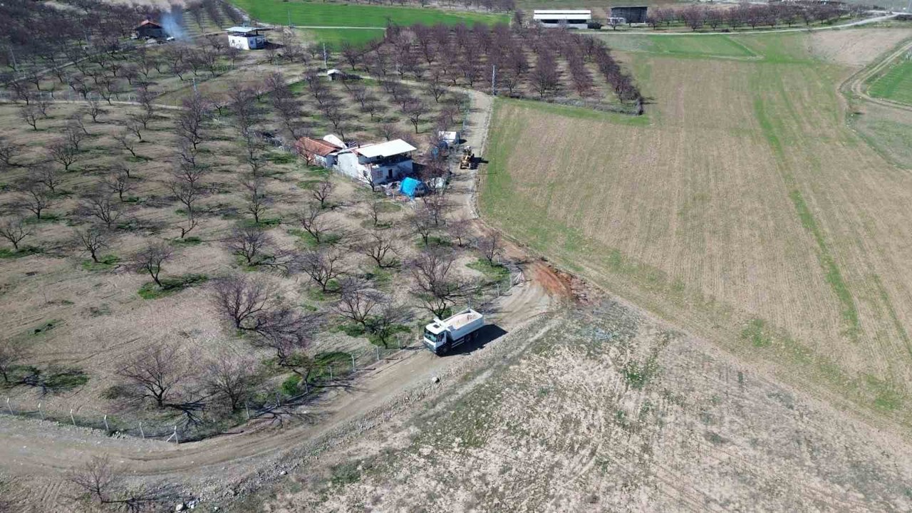 Battalgazi’de kırsal mahallelerde yol çalışmaları sürüyor
