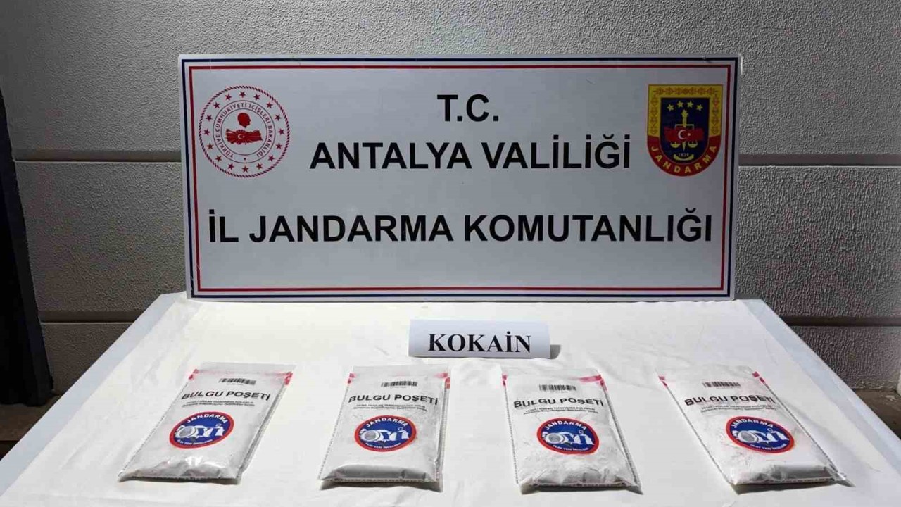 Antalya’da 1 kilo 380 gram kokain ele geçirildi, 2 şüpheli tutuklandı
