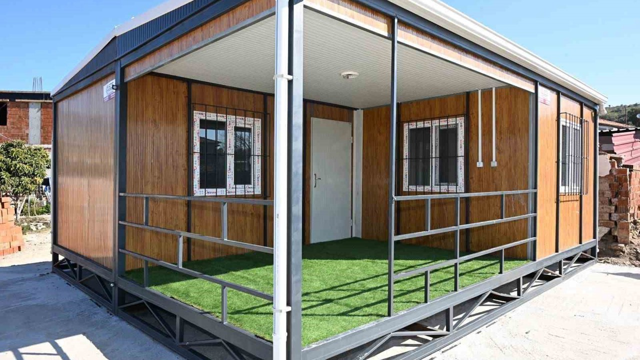 Manisa’da yağmurda evleri kullanılamaz hale gelen ailenin yeni yuvası büyükşehirden
