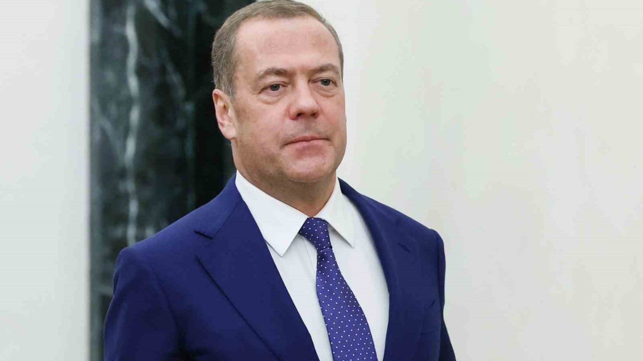 Rusya Güvenlik Konseyi Başkan Yardımcısı Medvedev: "ABD, hakimiyetini korumaya çalışırken yemlikten ayrılmak istemeyen domuzlar gibi davranıyor"
