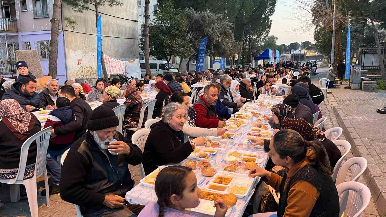 Aydınlı vatandaşlar Büyükşehir’in iftar sofrasında buluştu
