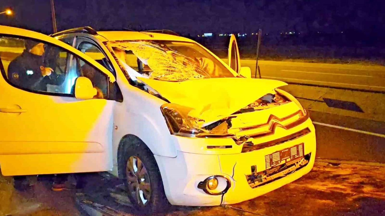 Aksaray’da hafif ticari araç yayaya çarptı: 1’i ağır 2 yaralı
