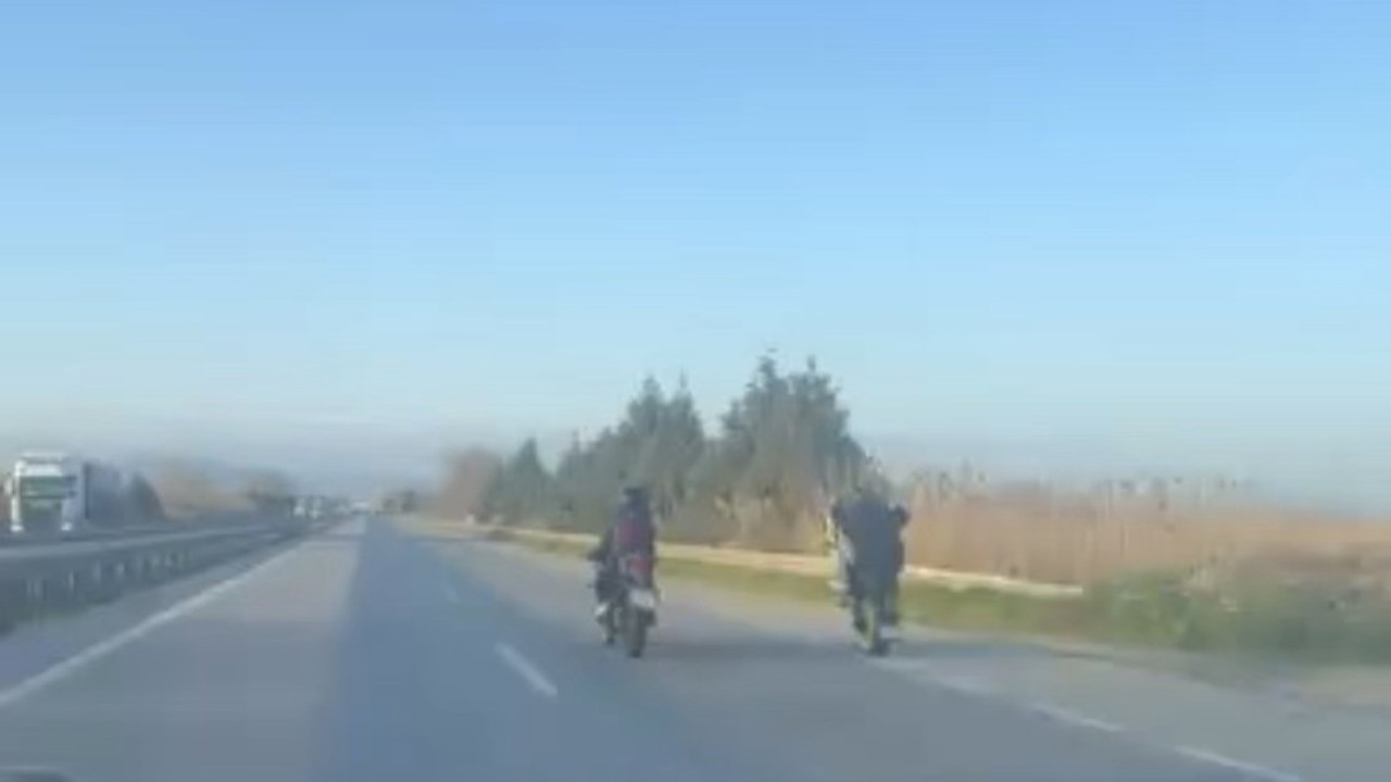 Bursa’da motosiklet sürücülerinin tehlikeli yolculuğu kamerada
