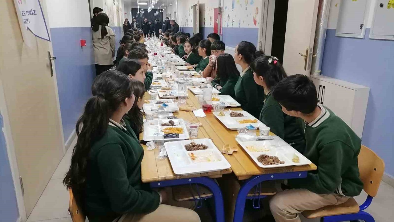 Karaçoban’da okulda "Maarifin kalbinde ramazan" temalı iftar programı
