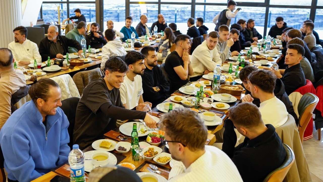24Erzincanspor ailesi iftar sofrasında buluştu
