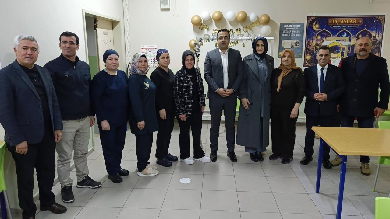 Kaymakam Dalak öğrencilerle aynı sofrada iftar açtı
