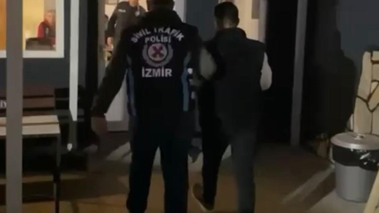 İzmir’de otobüsün önünü kesen sürücüye 182 bin lira ceza
