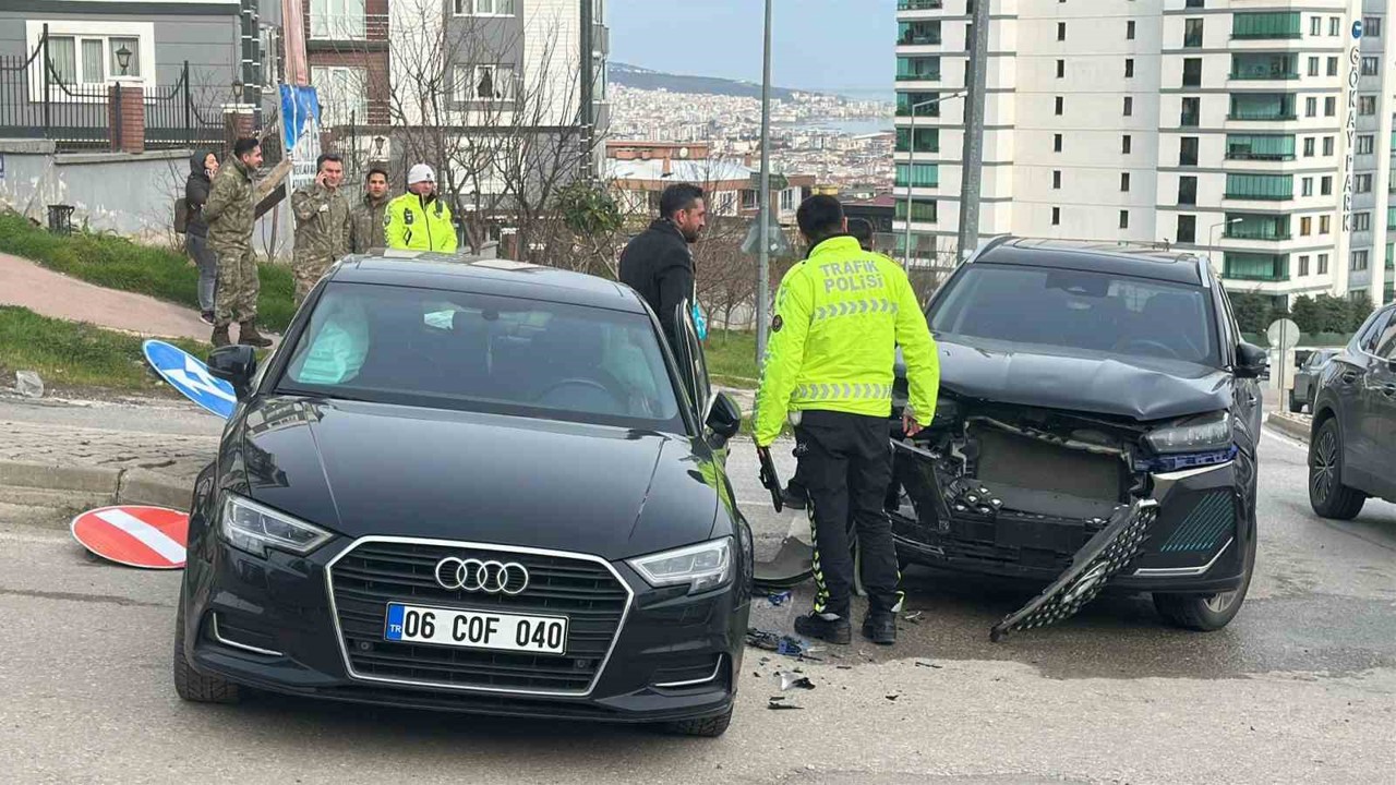 Samsun’da SUV ile otomobil çarpıştı

