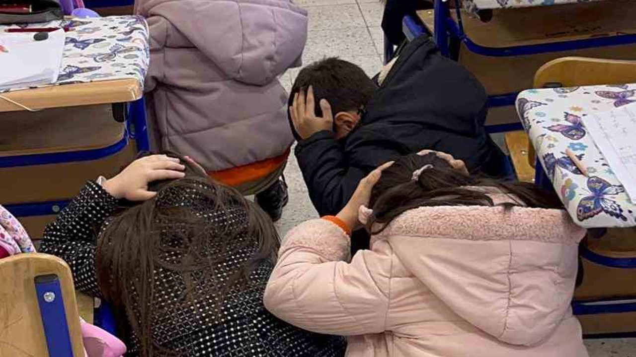 Güzelyurt’ta ilkokul öğrencilerine yangın ve deprem tatbikatı
