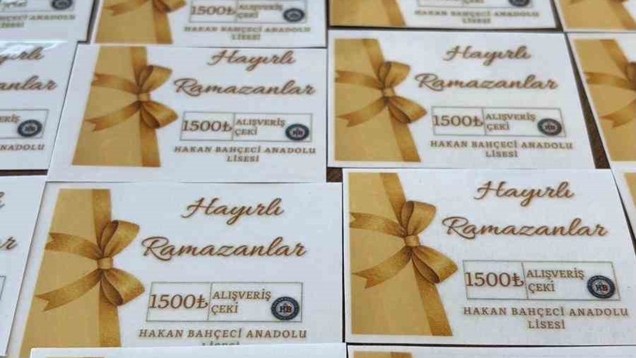 Çermik’te öğrencilere yardım çeki dağıtıldı
