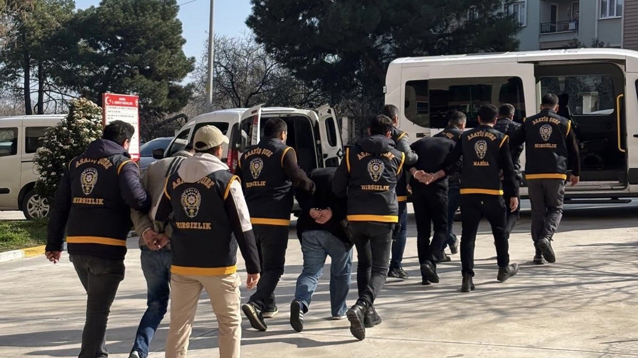 Manisa’daki fabrika hırsızları yakalandı
