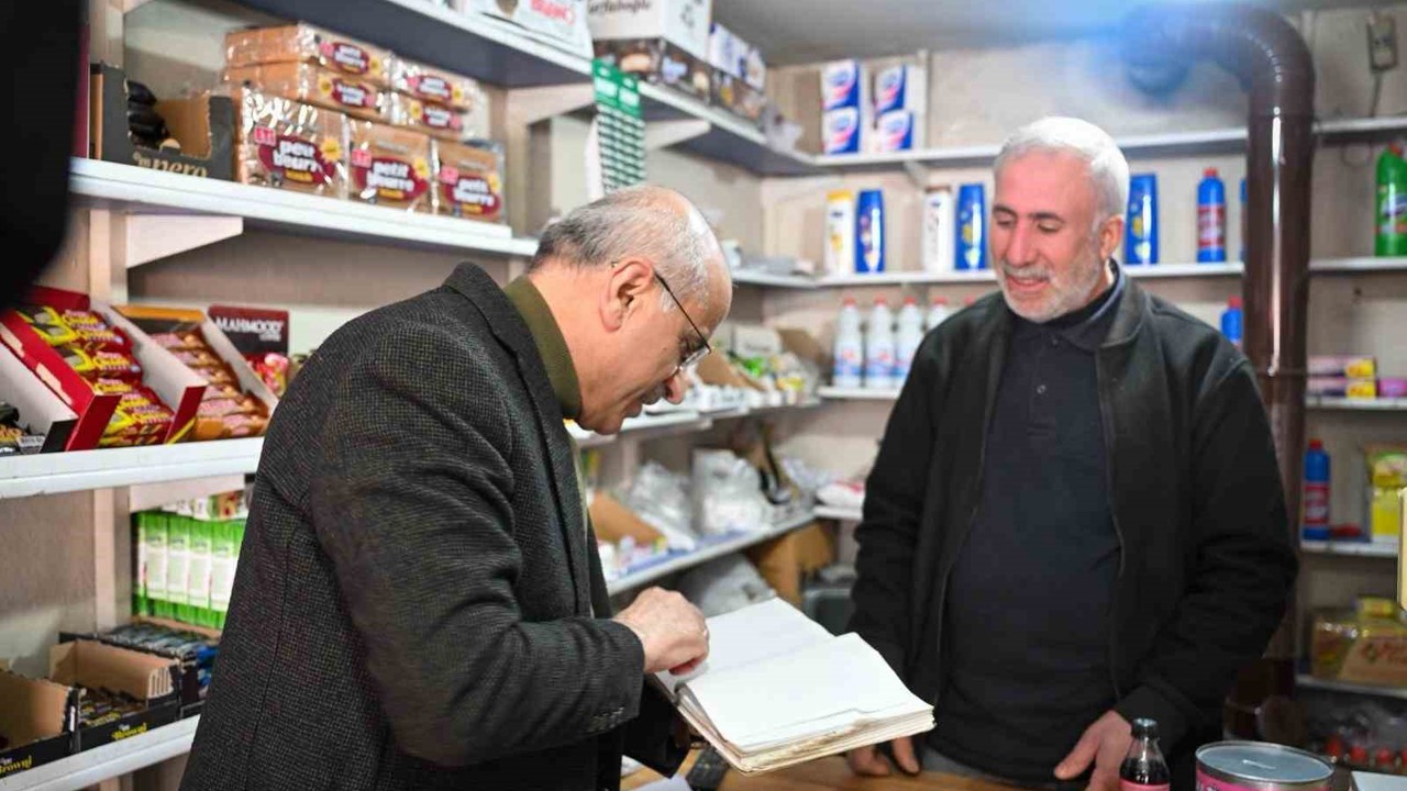 Başkan Er, vatandaşların mahalle bakkallarına ve fırınlarına olan borçlarını kapattı
