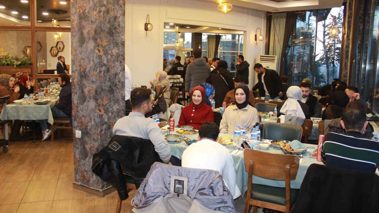 Vali Kızılkaya genç çiftlerle buluştu
