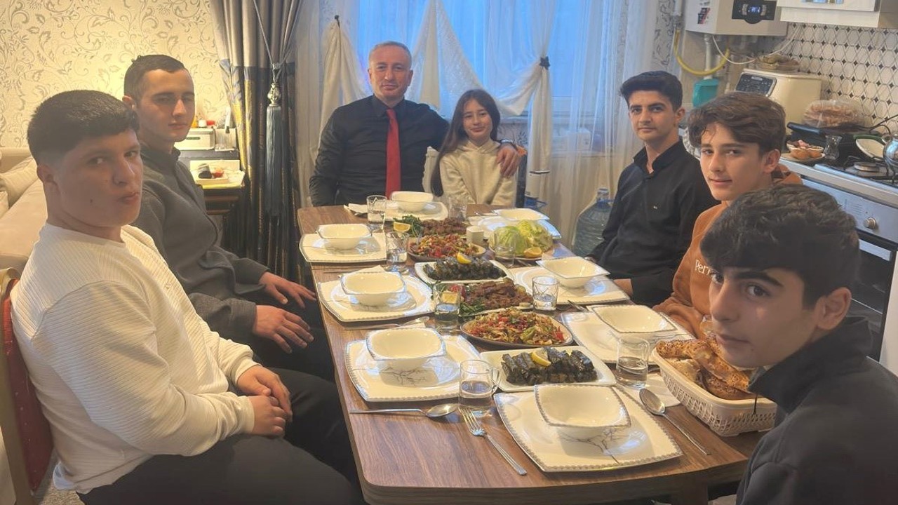 Ağrı Milli Eğitim Müdürü Kökrek’ten öğrencilere iftar

