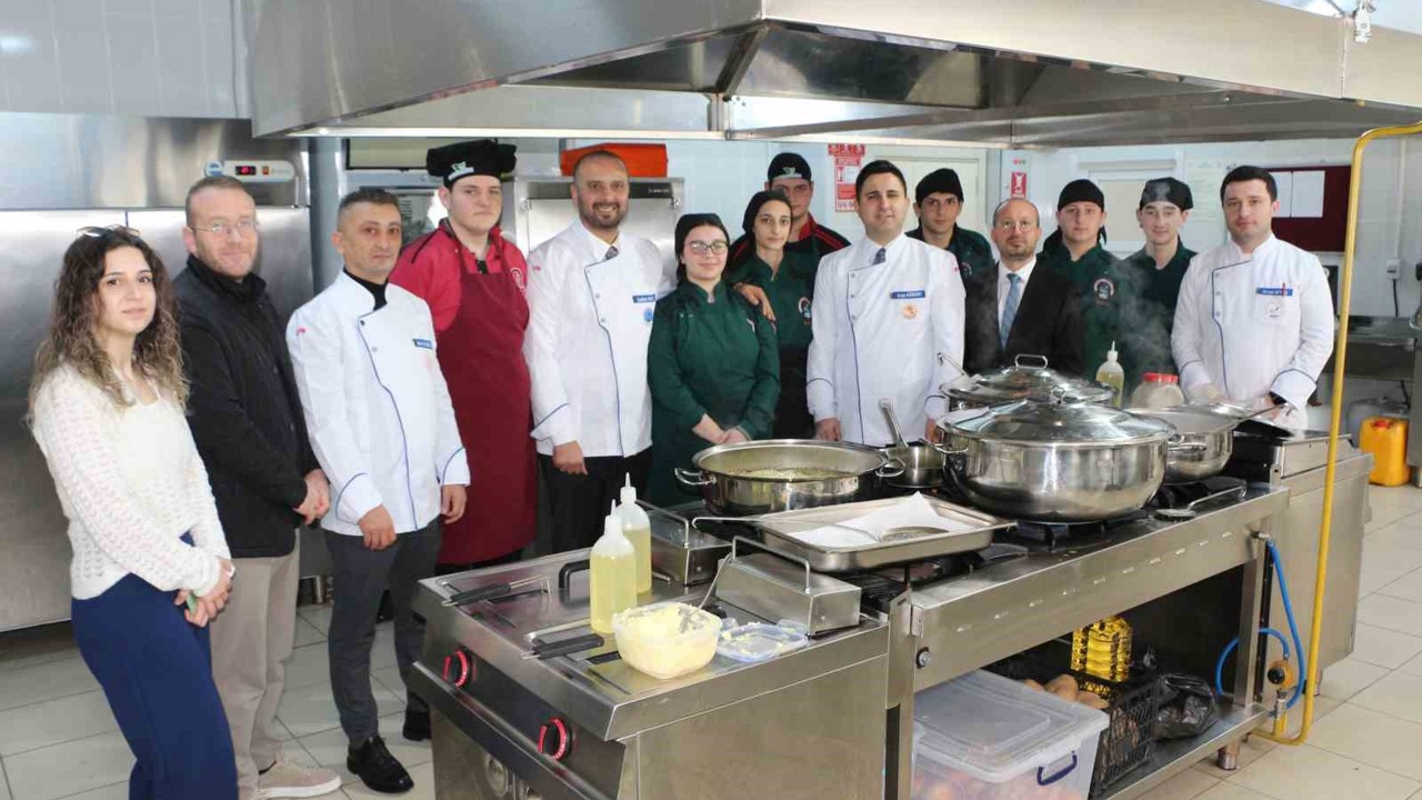 İftar hazırlığı yapamayan muhtaç ailelerin iftarı lise öğrencilerinden
