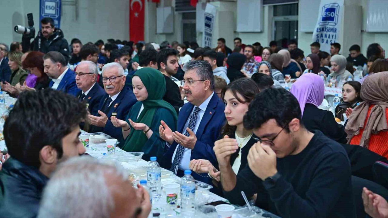 Vali Yılmaz, iftar sofrasında öğrenciler ve gazilerle buluştu
