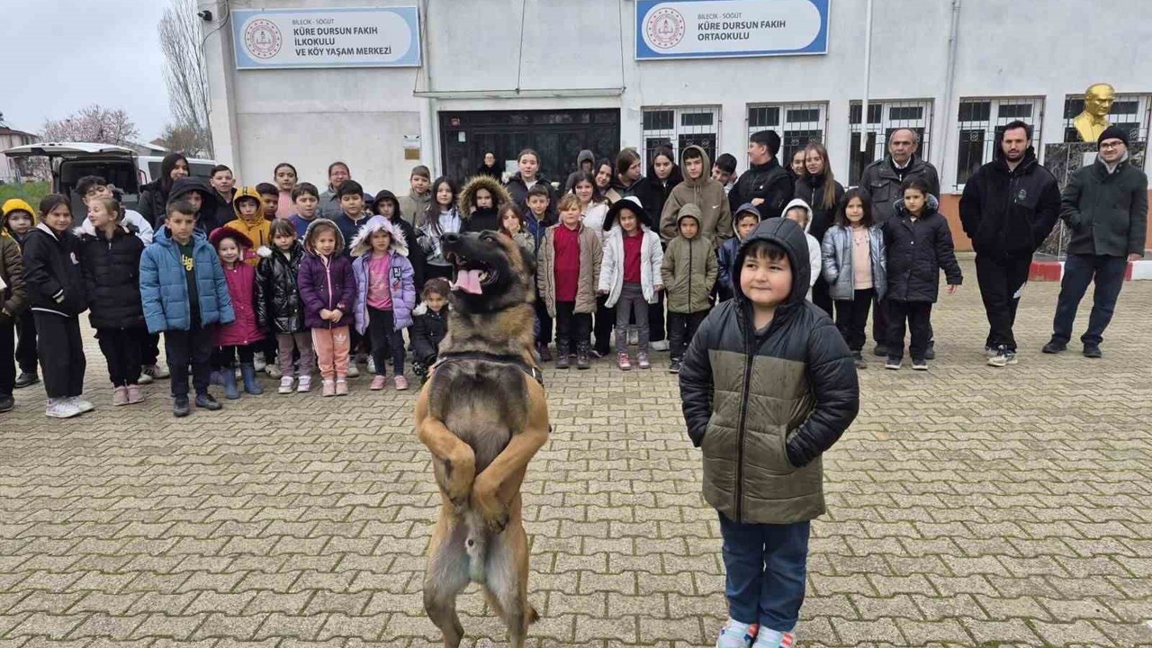 Bilecik’te bomba arama köpek unsurlarıyla tanıtım faaliyeti düzenlendi
