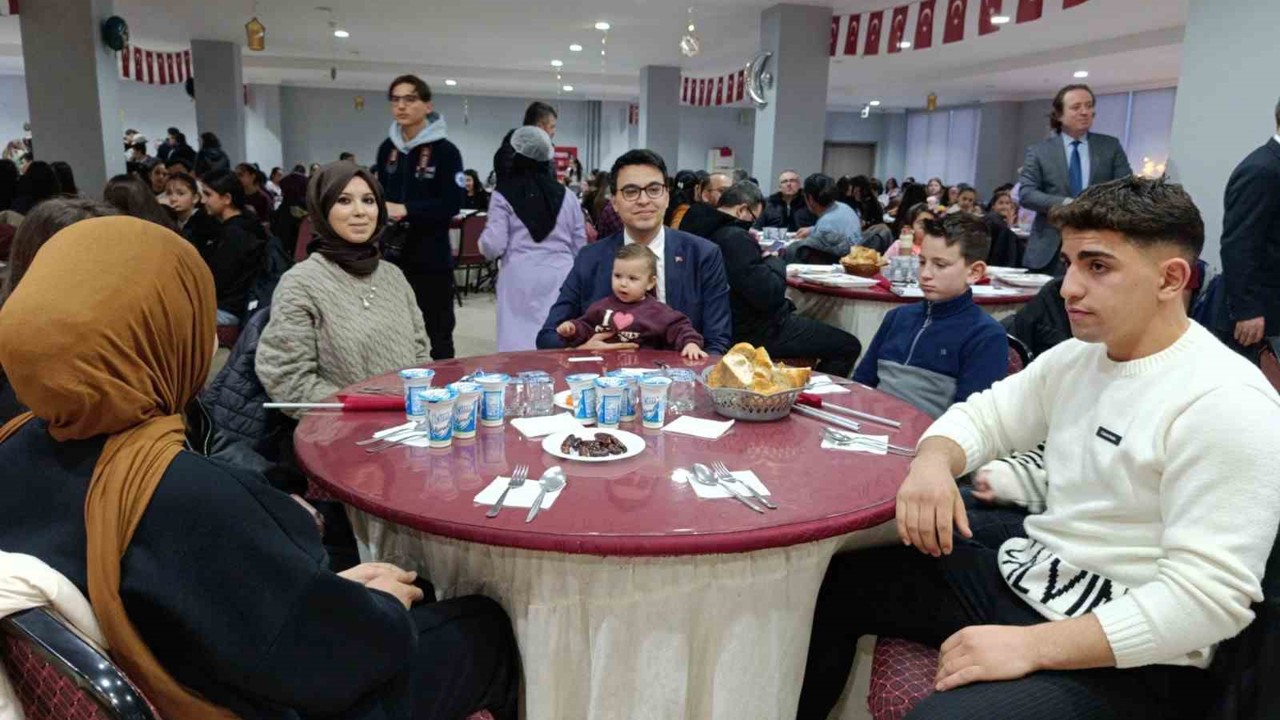 Bilecik’te 400 öğrenciyle dayanışma sofrası kuruldu
