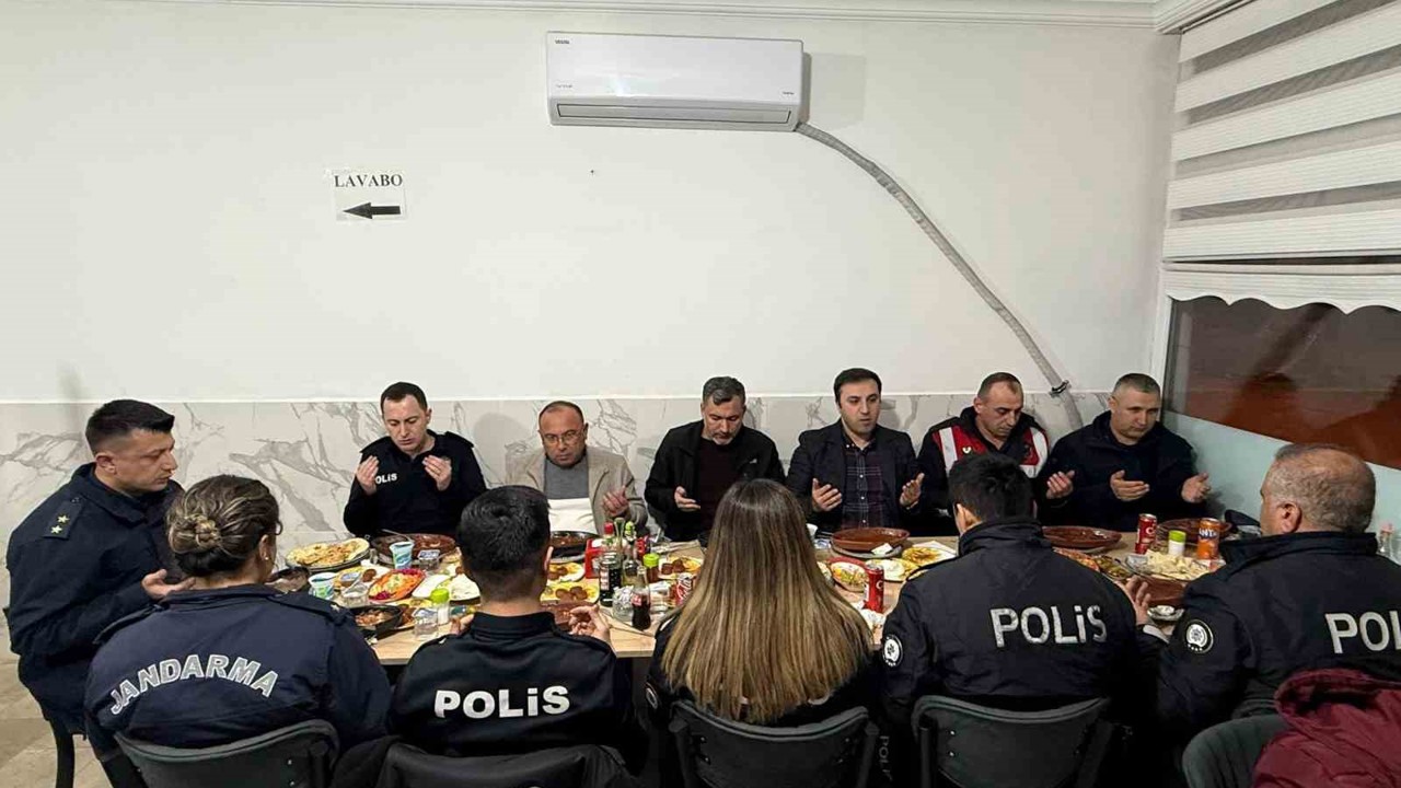 Çavdarhisar Kaymakamı Murat Ak, emniyet ve jandarma personeliyle iftarda buluştu
