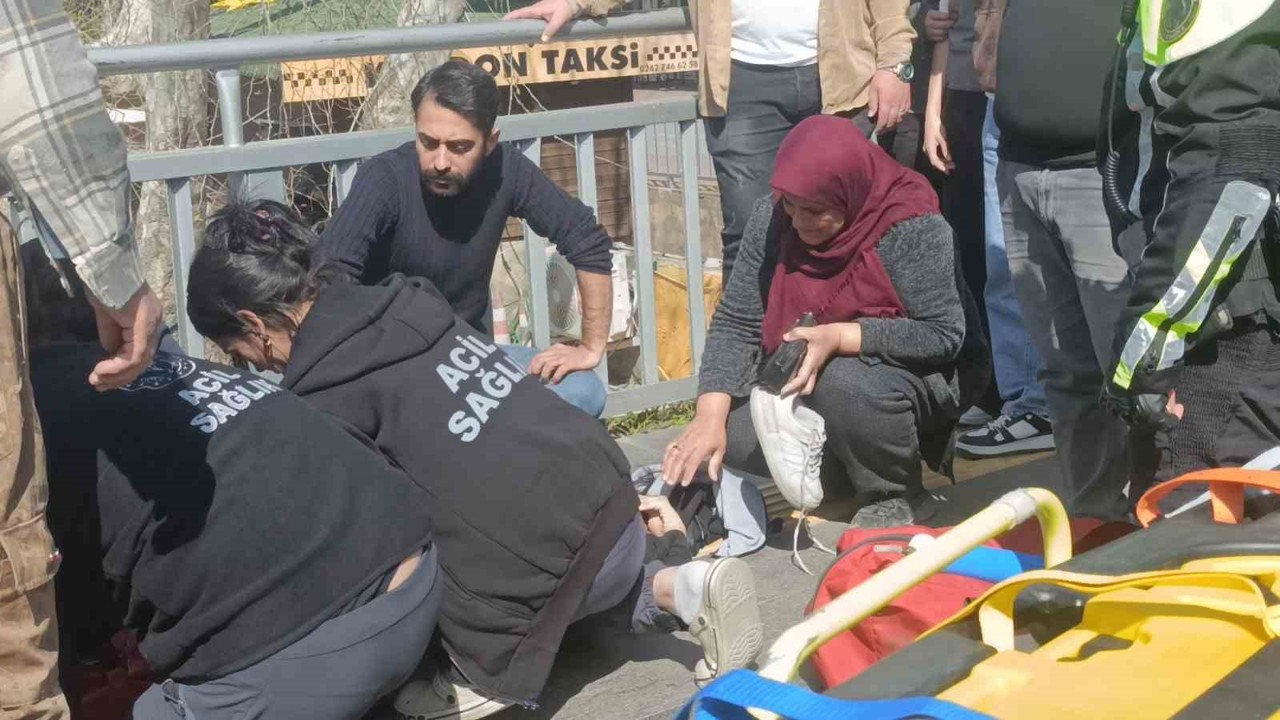 Kaza haberini alıp geldi, kızının elini tutup başını okşayarak teselli etti
