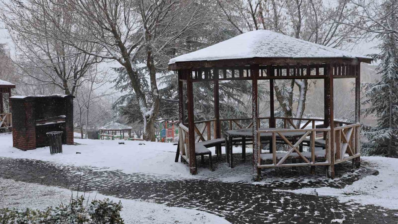 Mart ayında Elazığ’a kar sürprizi
