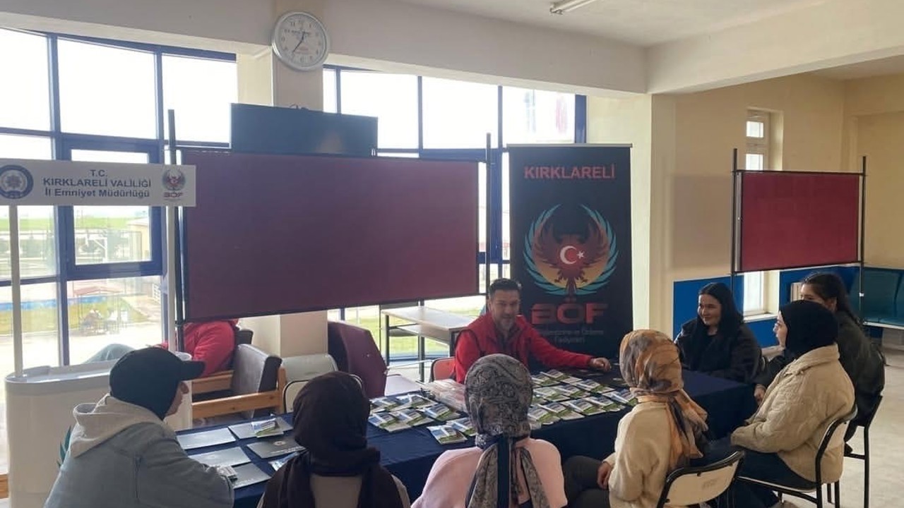 Babaeski’de üniversite öğrencilerine terörle mücadele bilgilendirmesi
