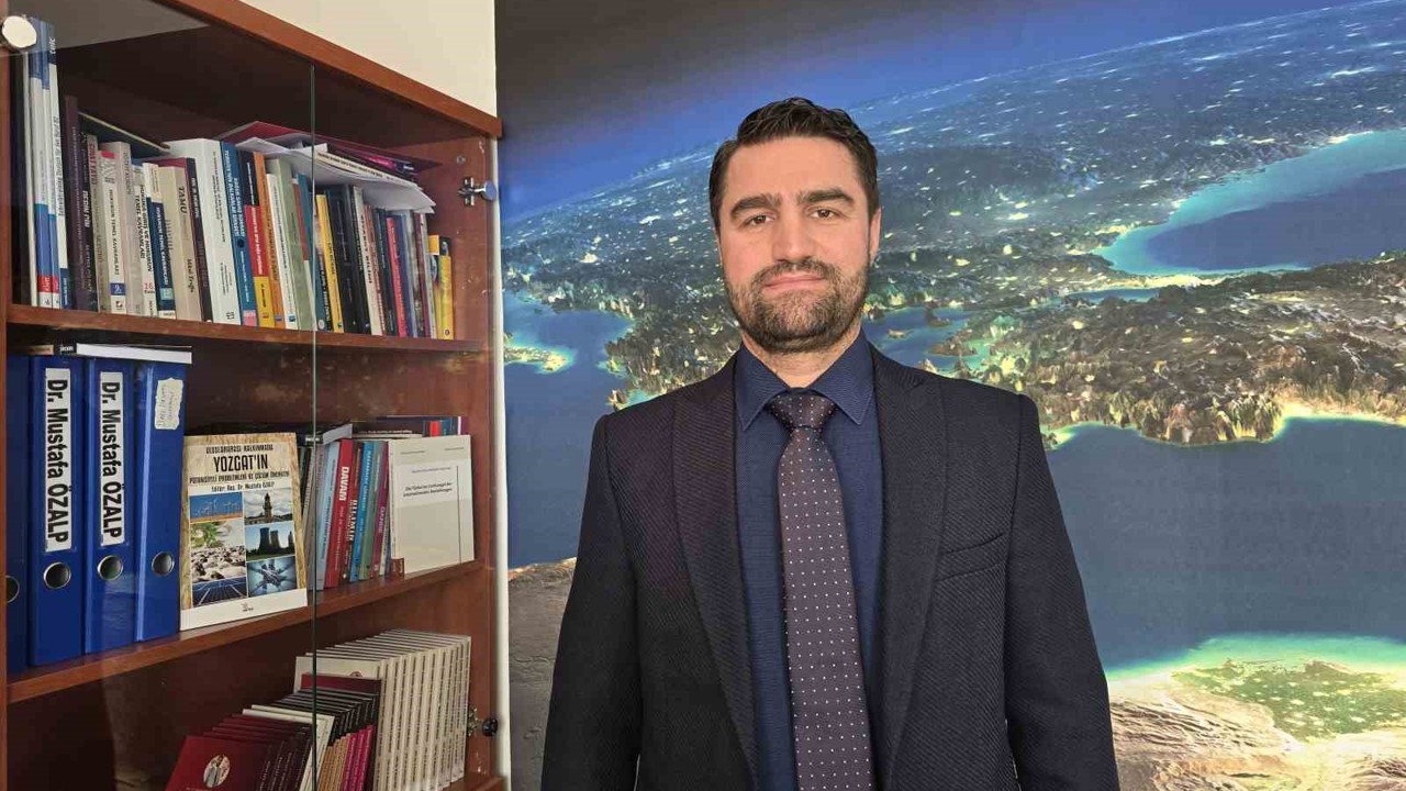 Doç. Dr. Mustafa Özalp: "(İran-ABD-İsrail savaşı) Yapılması gereken şey müzakere masasının başlaması, diplomasiye öncelik verilmesi ve savaşın ivedilikle durdurulması"
