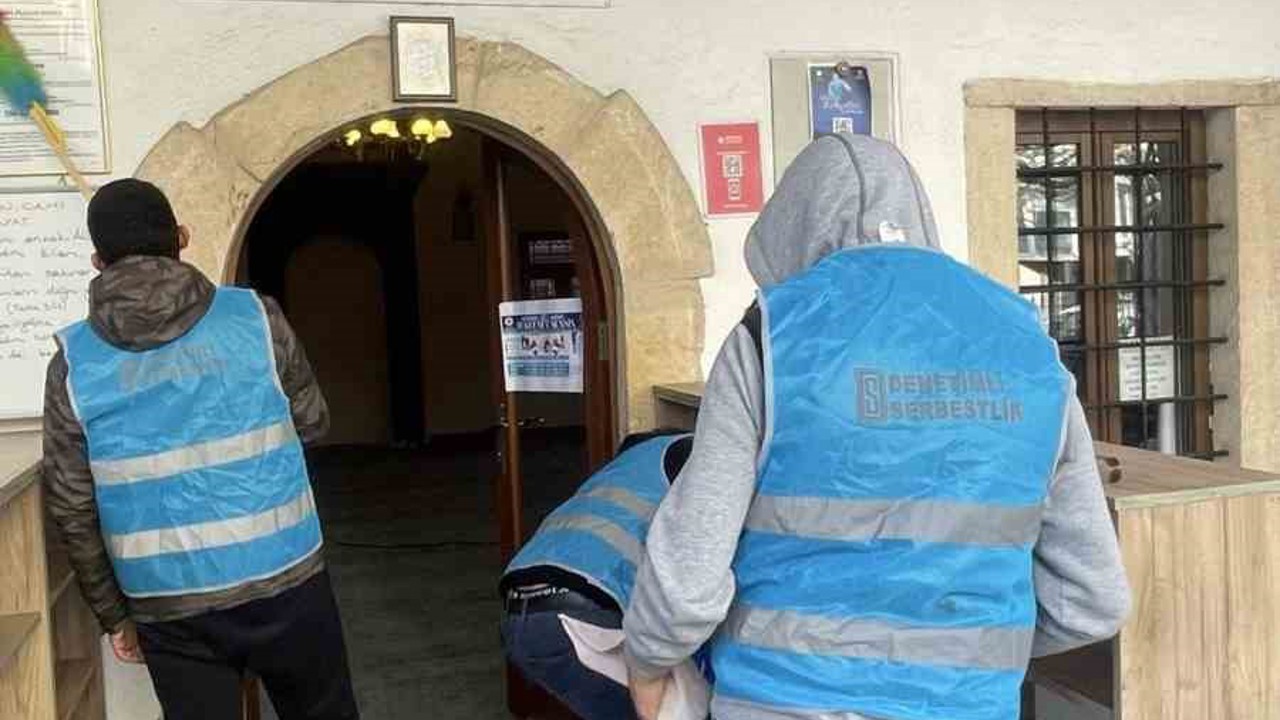 Muğla’da denetimli serbestlik yükümlülerinden örnek davranış
