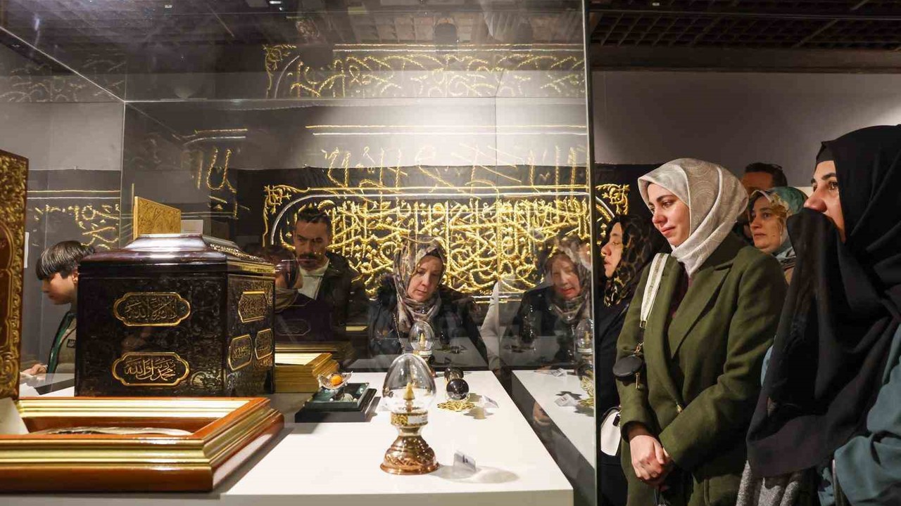 Mukaddes Emanetler Sergisi’ne yoğun ilgi
