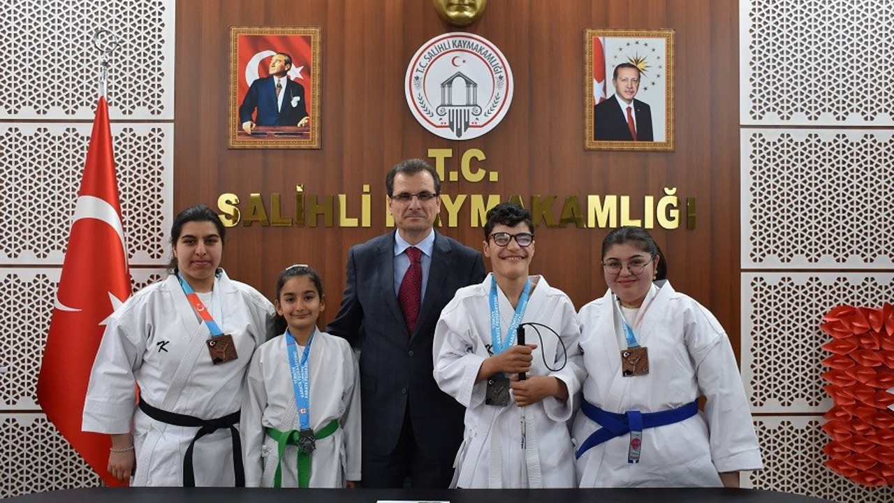 Salihli’nin karate yıldızları Türkiye dereceleriyle gururlandırdı
