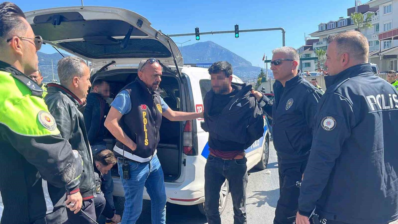 Antalya’da ehliyetsiz sürücü ortalığı birbirine kattı: 357 bin lira ceza yedi
