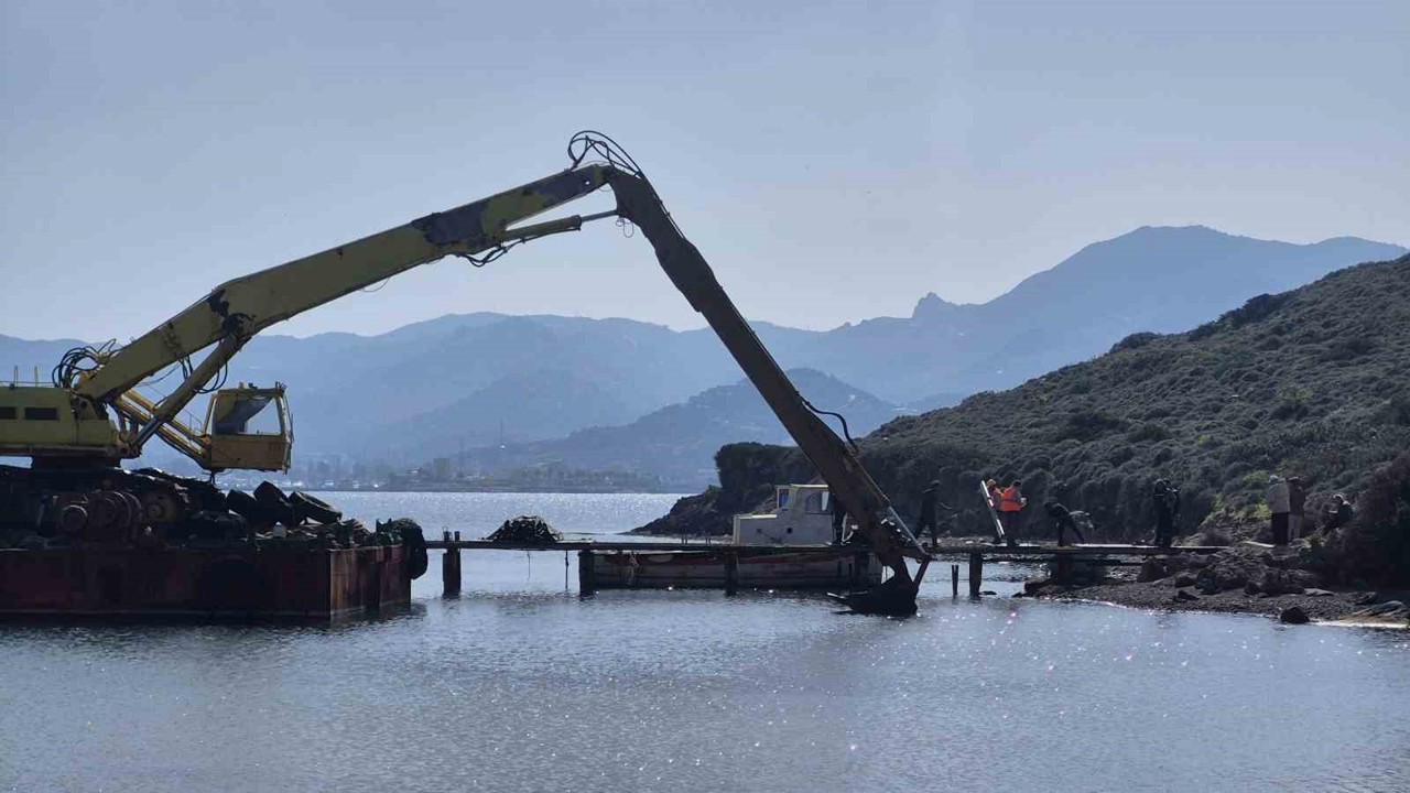 Bodrum’da iskelelerin yıkımına başlandı
