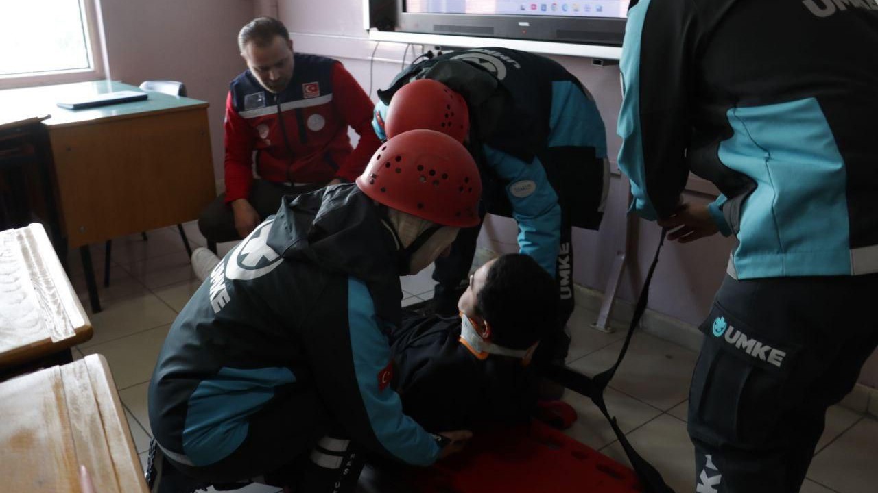 Zonguldak Anadolu Lisesi’nde deprem tatbikatı düzenlendi
