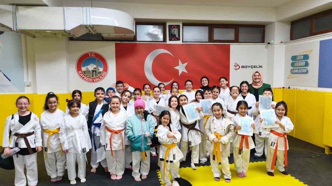 Yeşilay’dan sporcu gençlere ’bağımlılıkla mücadele seminerleri’
