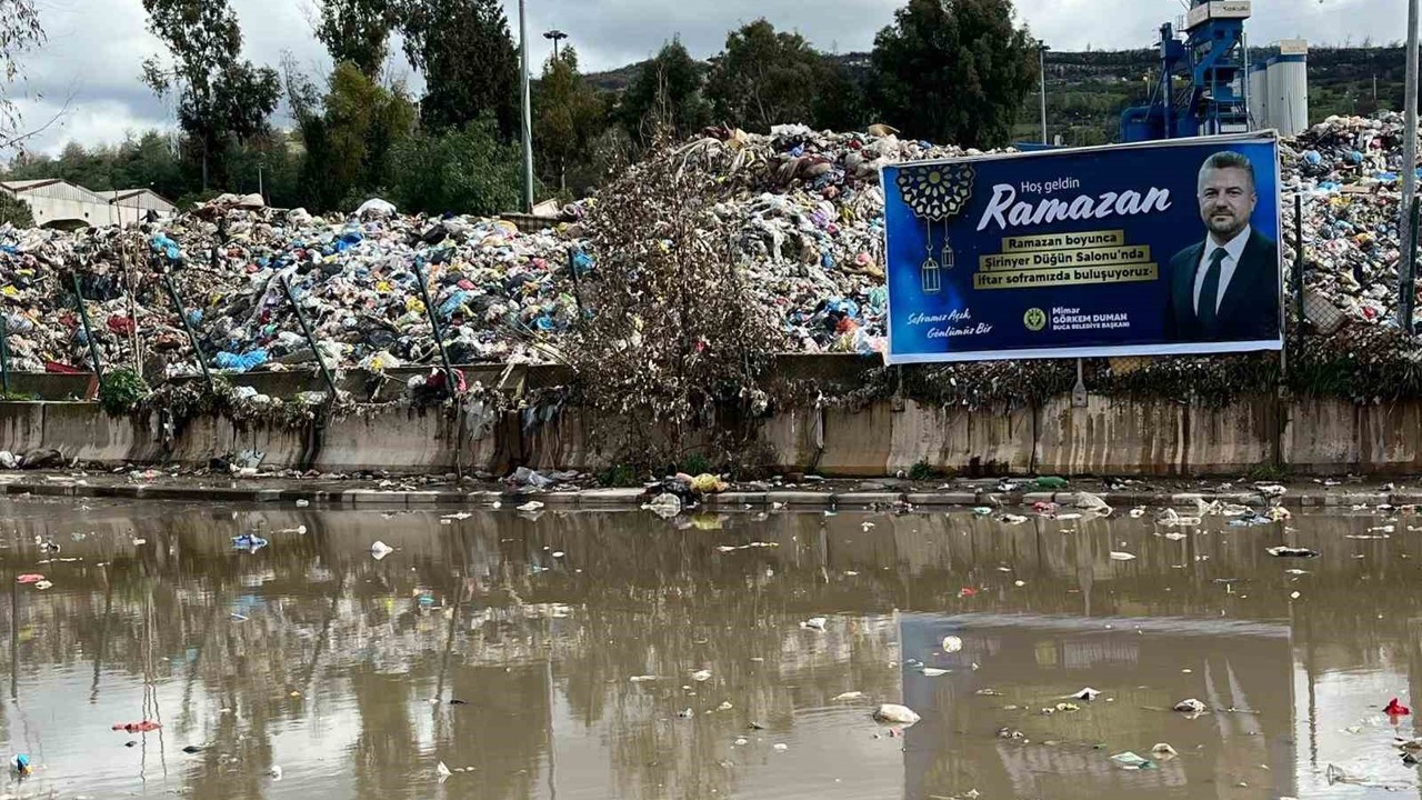 Buca’da çöp krizi: Belediye işçileri bu kez ’Nefes alamıyoruz’ diyerek eylem başlattı
