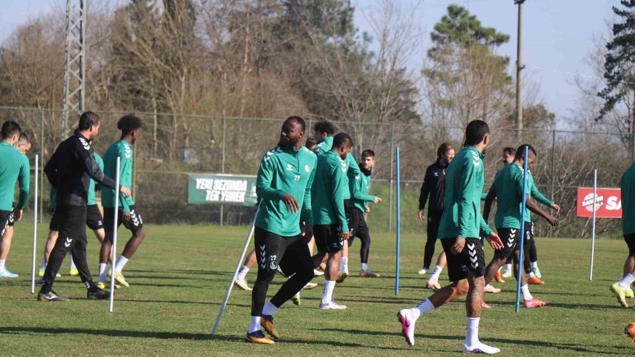 Sakaryaspor, Adana Demirspor mesaisinde
