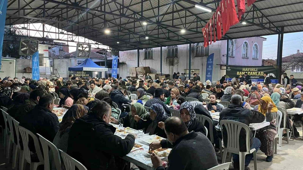 Büyükşehir’in iftar sofrasında oruçlar dualarla açıldı
