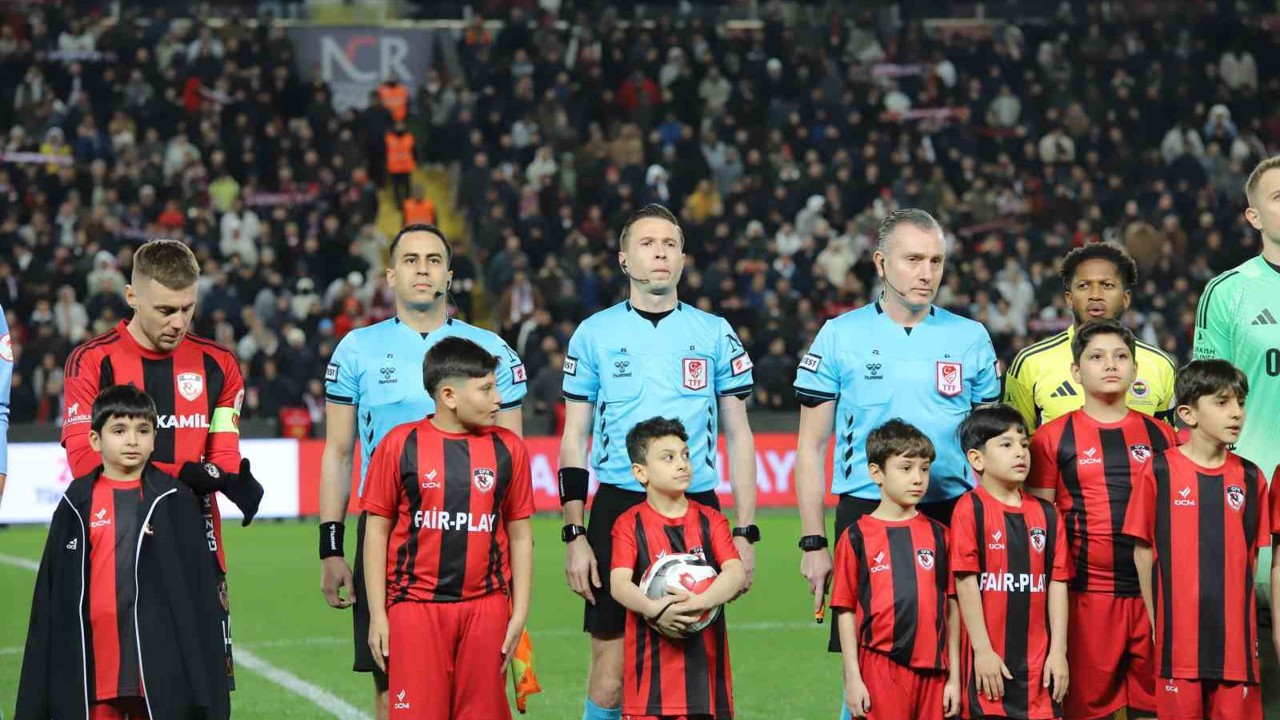 Ziraat Türkiye Kupası: Gaziantep FK: 0 - Fenerbahçe: 0 (Maç devam ediyor)
