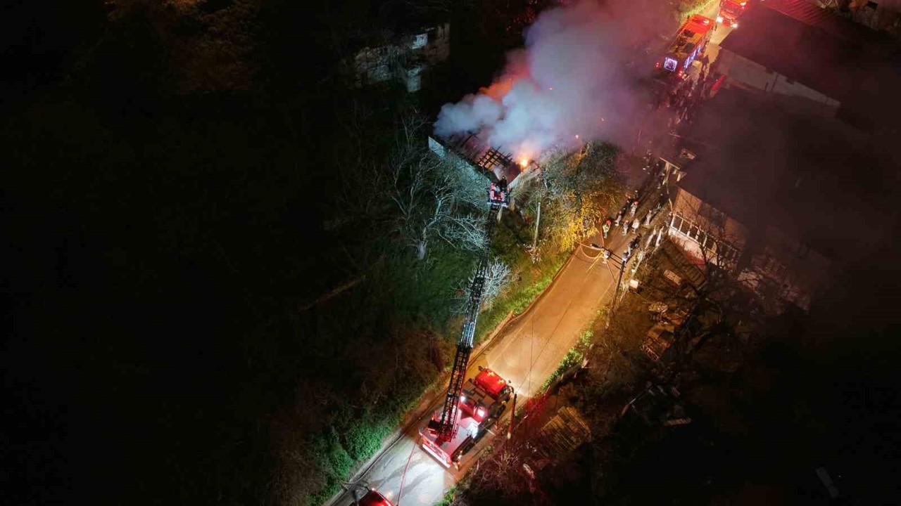 Tek başına yaşadığı evinde alevlerin arasında hayatını kaybetti
