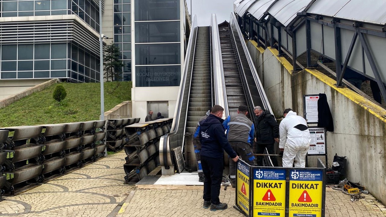 Yürüyen merdiven ve asansörlerde periyodik bakım sürüyor
