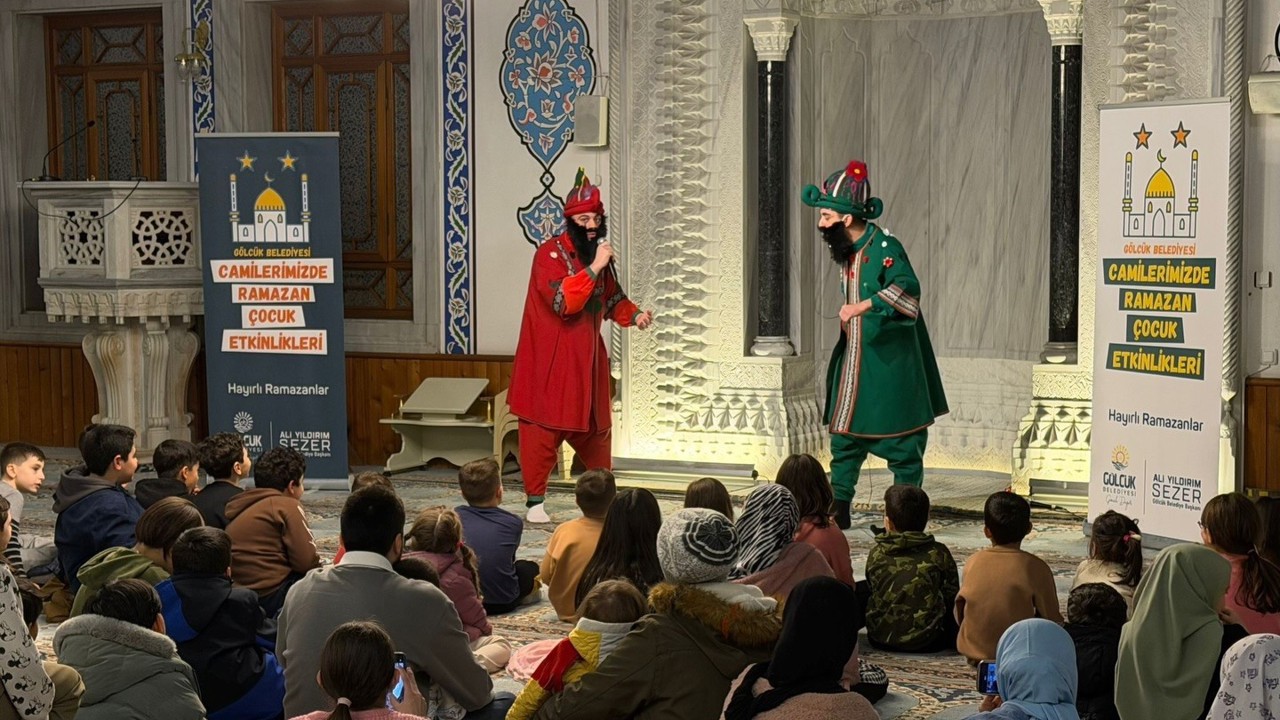 Gölcük’te çocuklar ramazan geleneklerini Karagöz ve Hacivat ile öğreniyor
