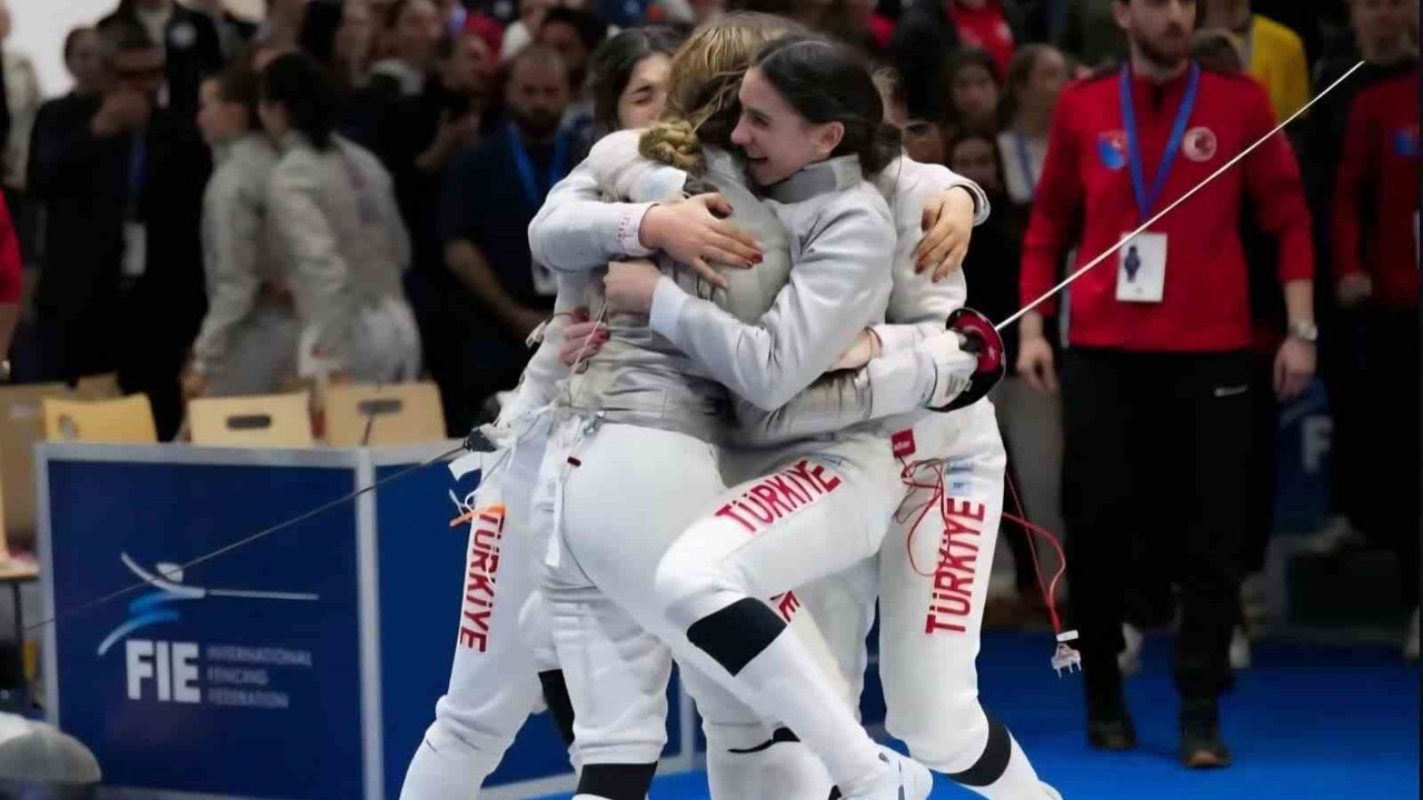 Manisalı eskrimci Berra Kürek Avrupa ikincisi oldu
