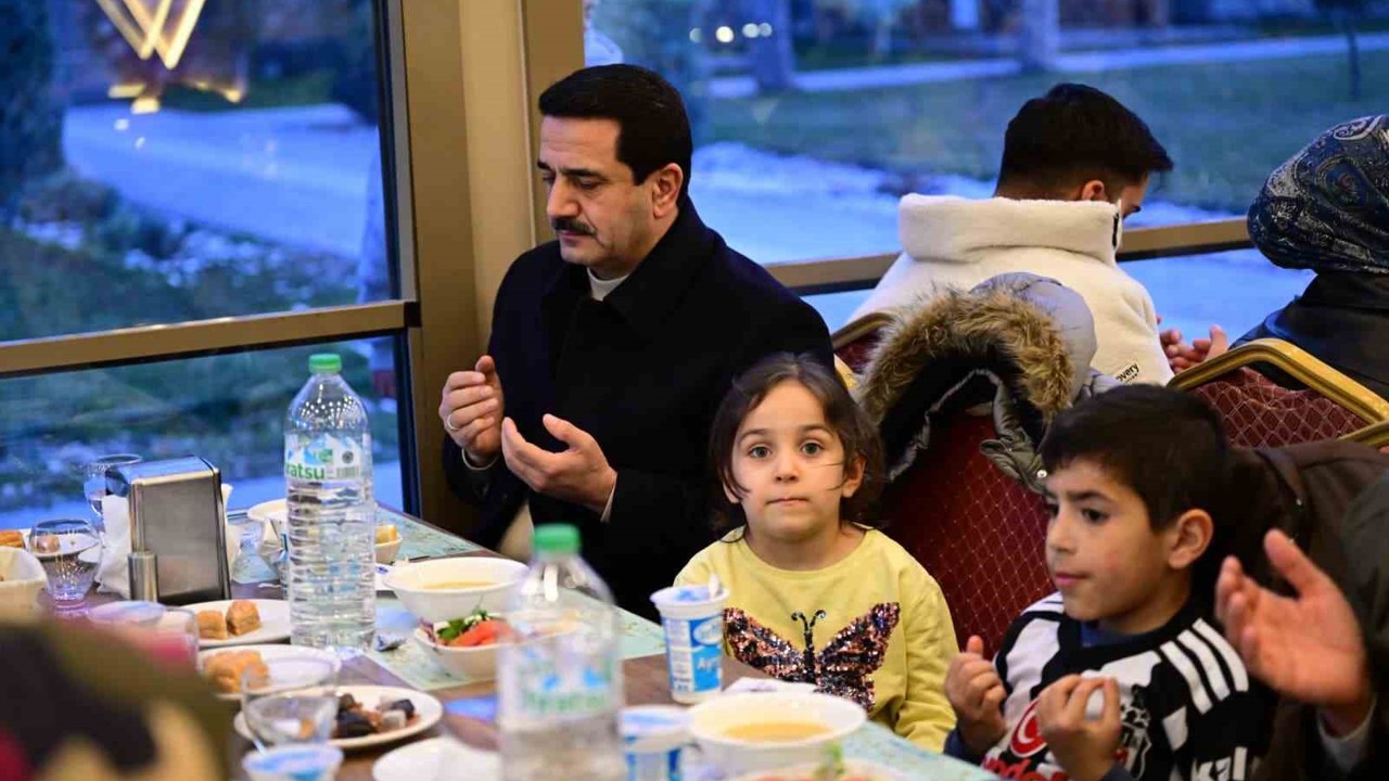 Battalgazi Belediyesi’nin ev sahipliğinde düzenlenen iftar programında yetim çoc