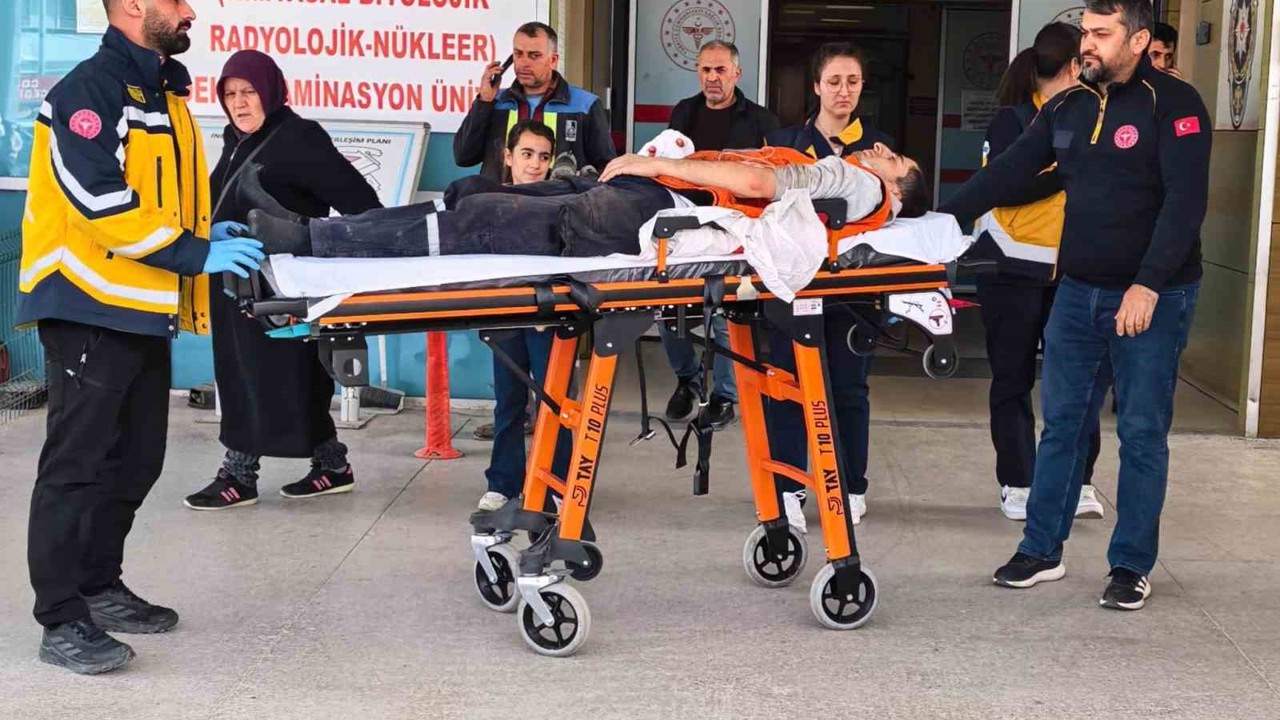 Bıçkı makinesi elini parçaladı
